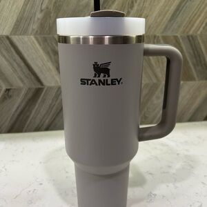 Stanley light gray 40oz Travel Mug